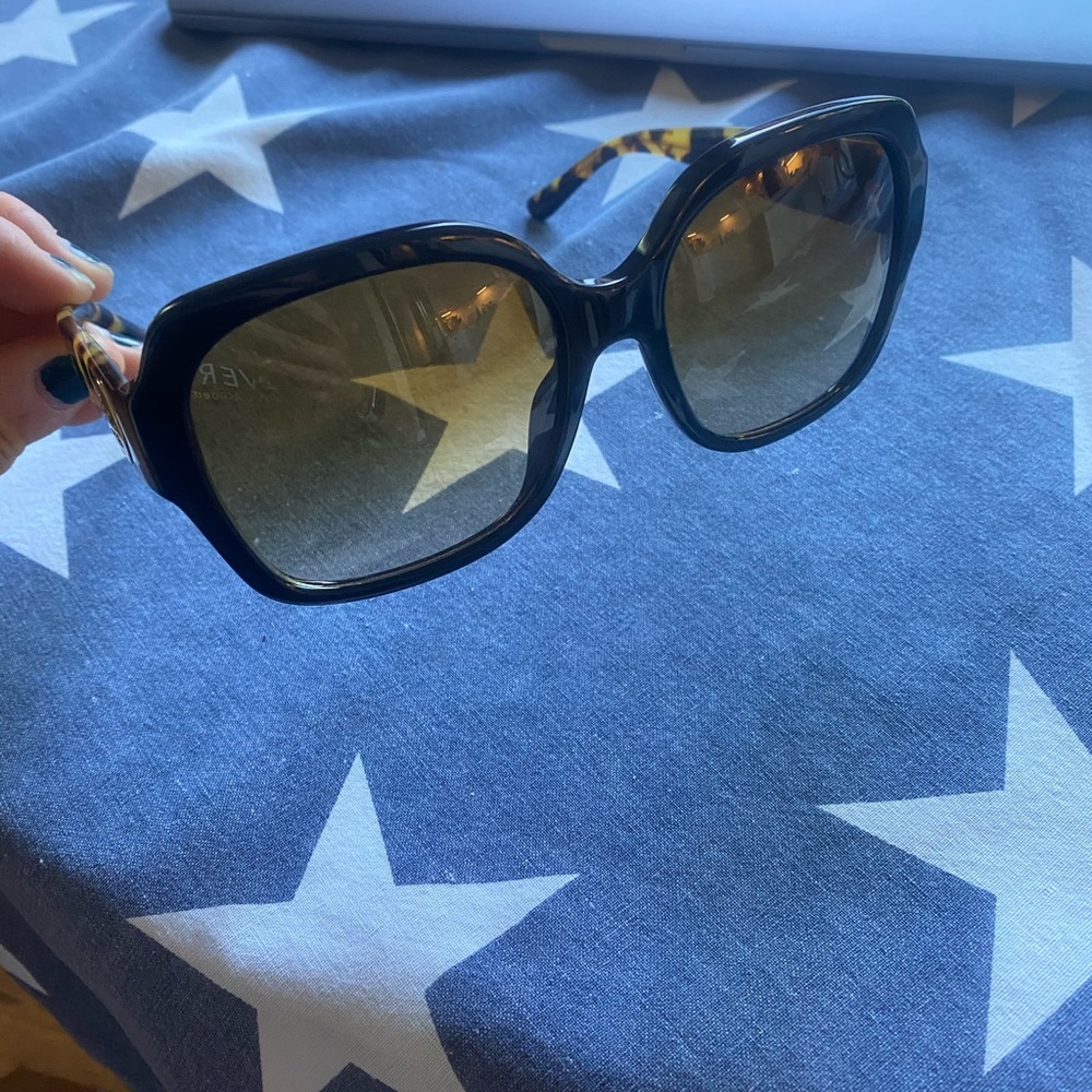 🚫SOLD🚫Tory Burch Sunglasses TY7140